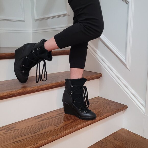Michael Kors Boots. Leather Upper. Genuine Fur Lining. Wedge. Black. 7.5 - 8M. - Picture 2 of 13